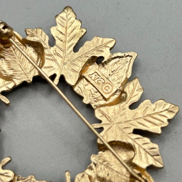 Wreath of Fall Leaf Pin Brooch Autumn Enameled Fall Color Round Wreath Signed KC - Picture 4 of 5